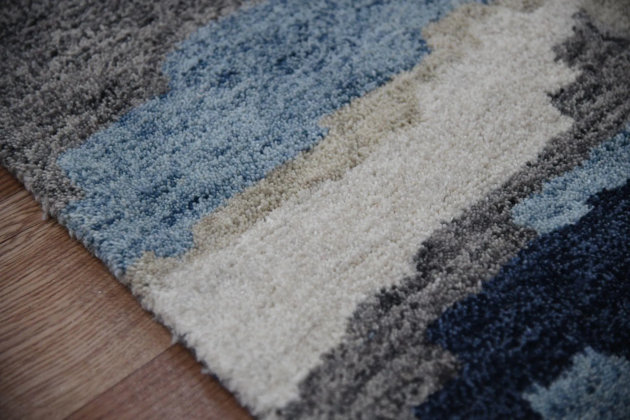 Abstract Blue Wool & Viscose Hand-Tufted Carpet Rug 5x8 Feet