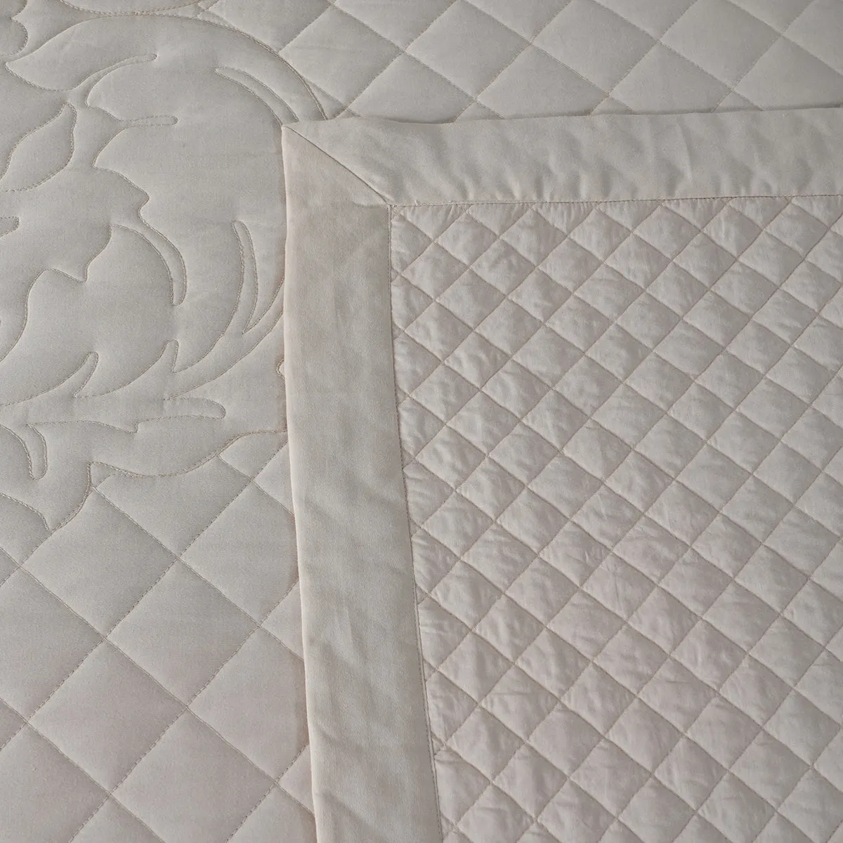 Acanthus Serenity Sole Bliss Quilted Quilt/Comforter