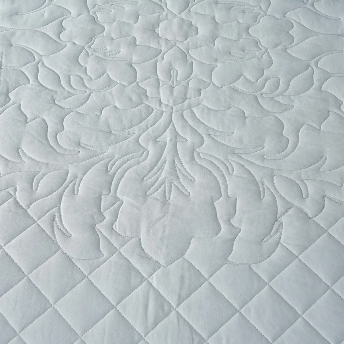 Acanthus Serenity Sole Bliss Quilted Quilt/Comforter