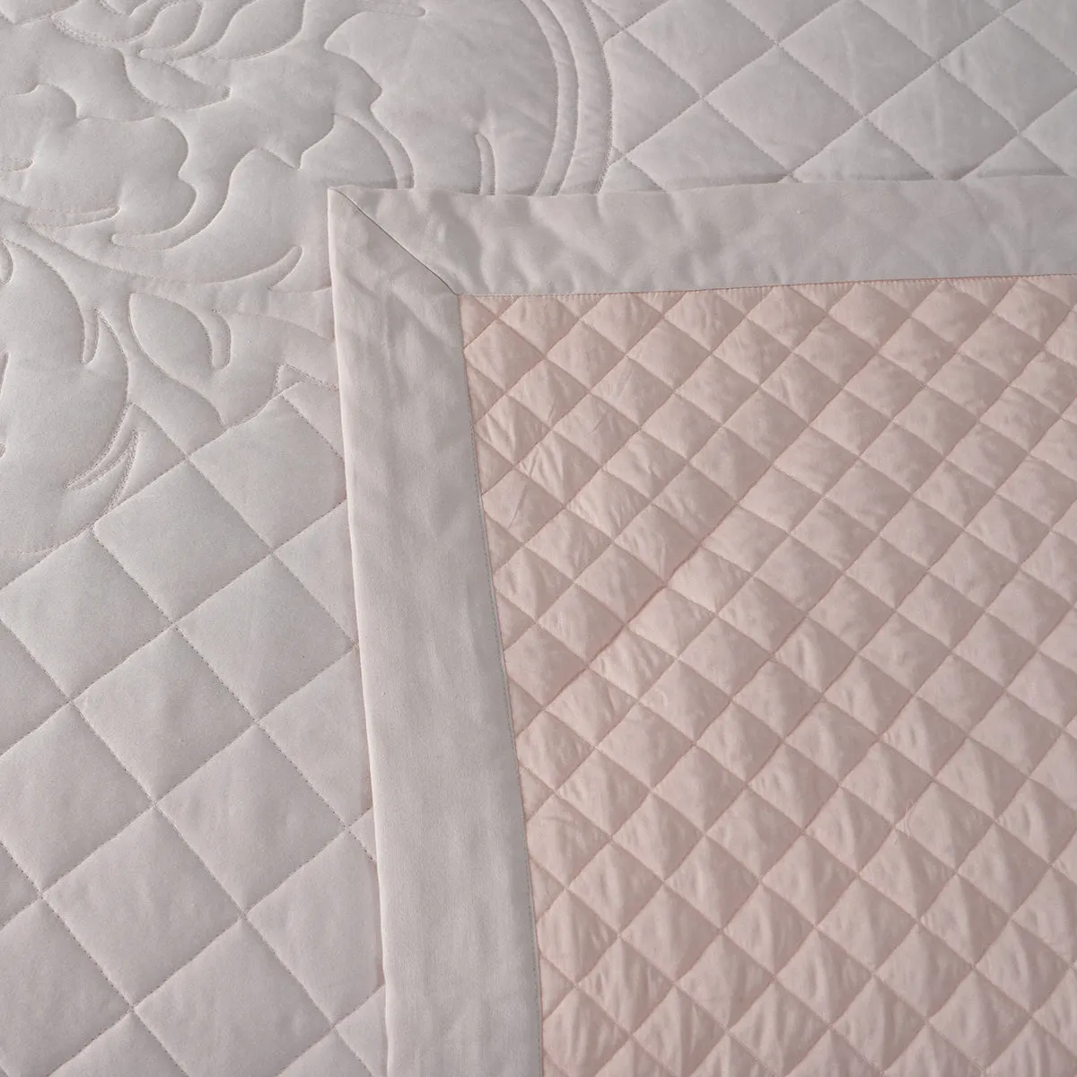 Acanthus Serenity Sole Bliss Quilted Quilt/Comforter